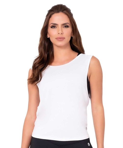 Camiseta deportiva con escote en espalda