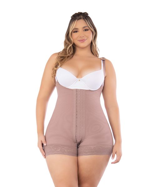 Faja cachetera con realce de glúteos y control de abdomen fuerte